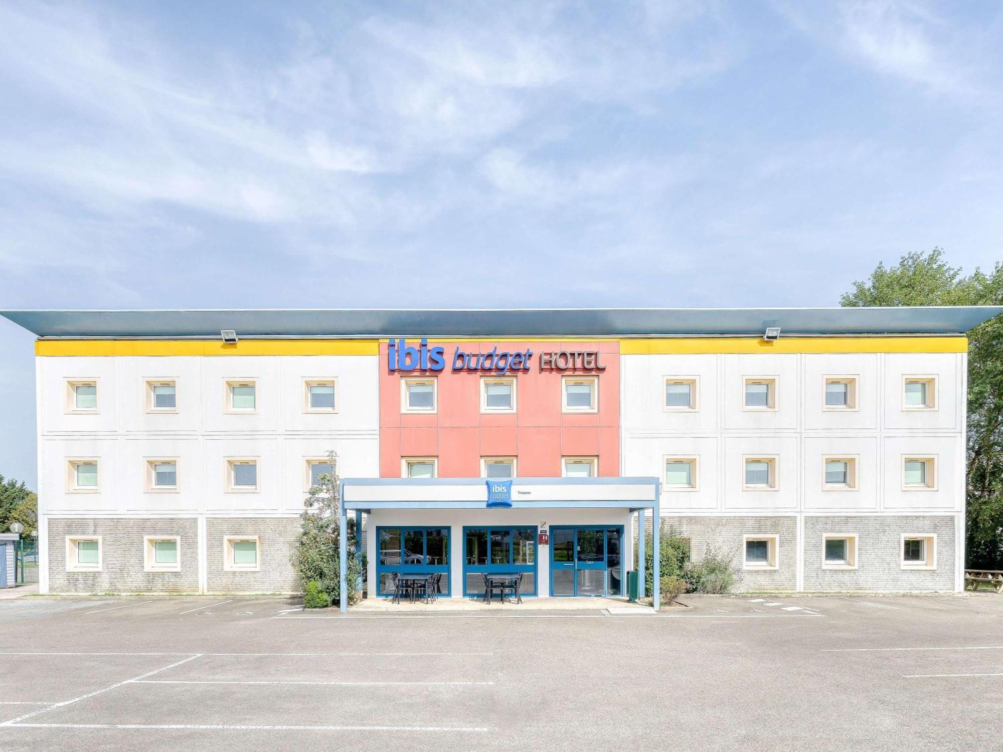 Ibis Budget Versailles - Trappes Exteriör bild