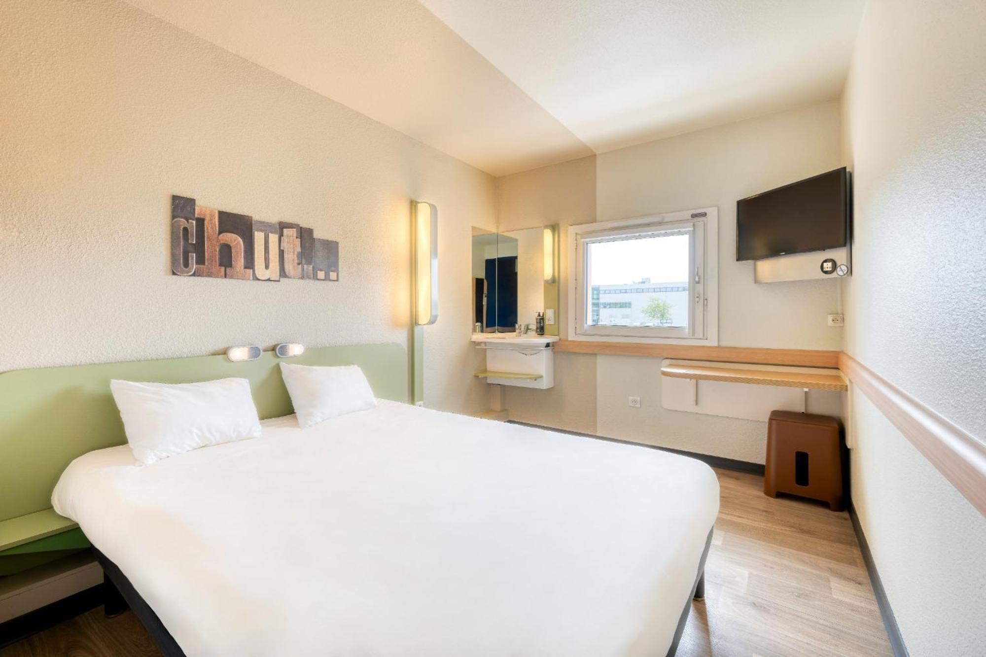 Ibis Budget Versailles - Trappes Exteriör bild